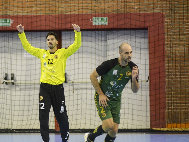 Victoria de enjundia ante el Ademar León (39-32)