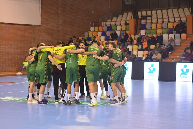 Llegó la tercera consecutiva en liga (33-28)