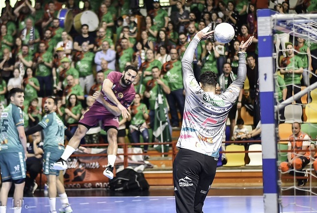 Choque de vital importancia ante el TM Benidorm 