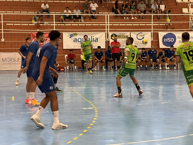 Una mala segunda mitad condena al REBI Cuenca (33-32)