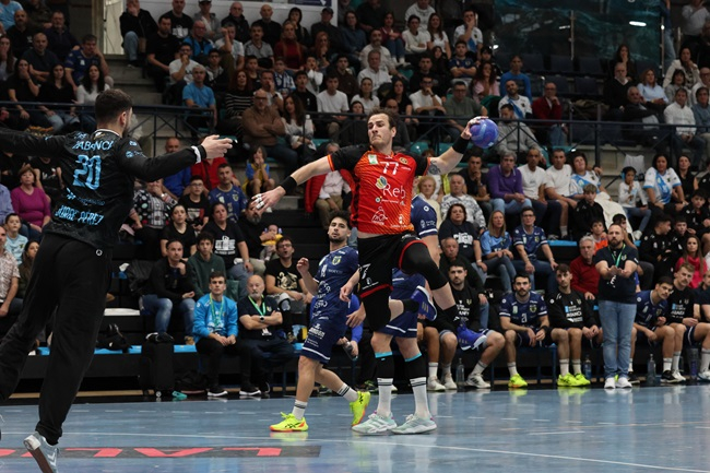 Dura derrota en Cangas (36-29)