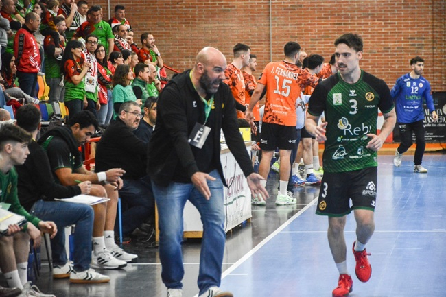 Dura derrota ante el Bathco Torrelavega (26-35)