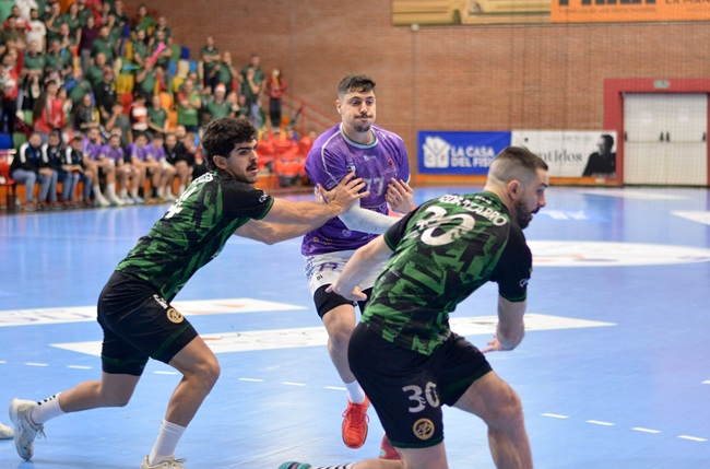 Empate en el derbi (33-33)