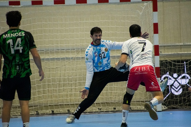 Derrota en el primer test de 2026 (35-33)