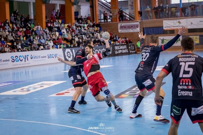 El Incarlopsa Cuenca cae derrotado por el Viveros Herol Nava (29-32)