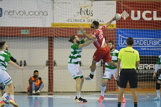 Empate entre Incarlopsa Cuenca y Helvetia Anaitasuna en un gran partido (30-30)