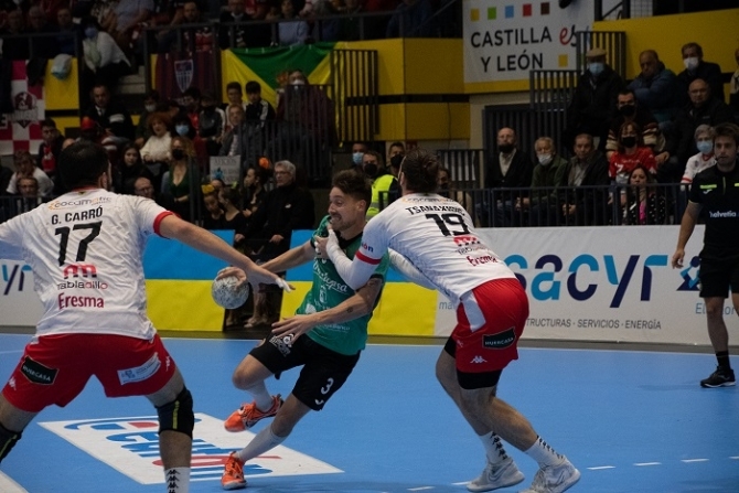 Victoria de ensueño para el Incarlopsa Cuenca en Nava (24-31)